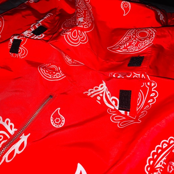 ❌(SOLD ELSEWHERE)❌
Sz.M Red&White Bandanna Pattern Forever 21 Hoody - Picture 5 of 7